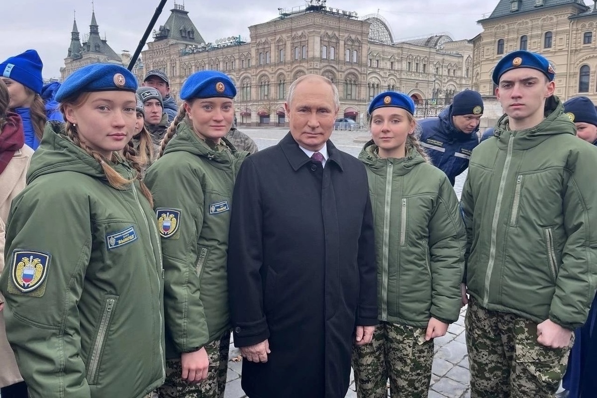 Студент из ЯНАО в Москве пообщался с президентом РФ и поучаствовал в патриотической акции