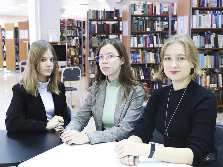 Омские студентки разрабатывают приложение с пешими маршрутами по городам России
