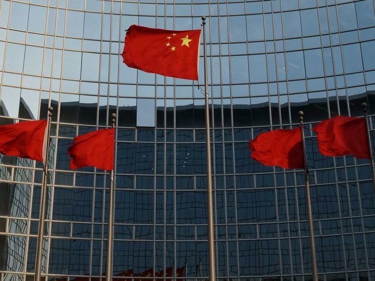 Мировая экономика распадается на отдельные торговые блоки, что является серьезной угрозой, считает премьер Госсовета Китайской Народной Республики Ли Цян