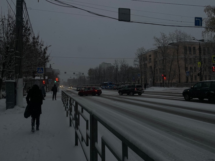 После вчерашнего снегопада Тверь продолжает стоять в пробках