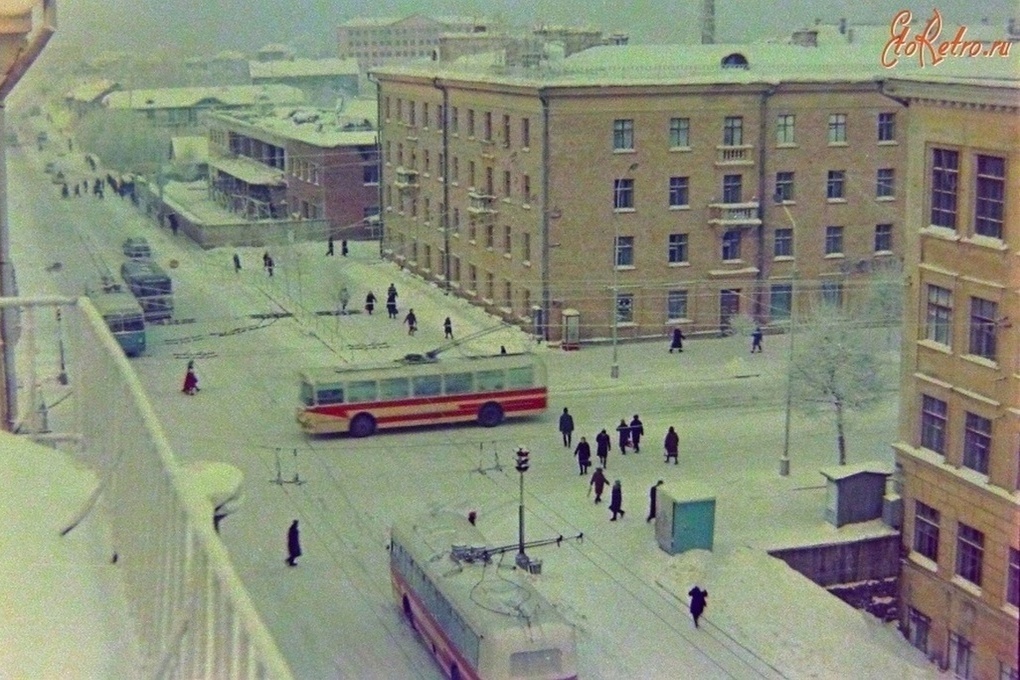 Петрозаводск после 11. Петрозаводск Октябрьский проспект СССР. Петрозаводск проспект Ленина 2000 год. Петрозаводск 70-е годы. Петрозаводск 80 годы.