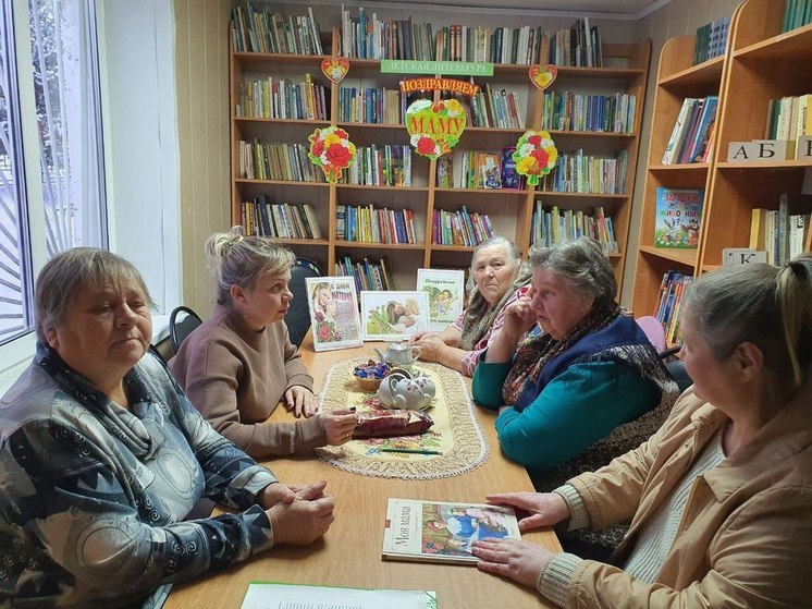 В библиотеке Серпухова прочли стихи о маме