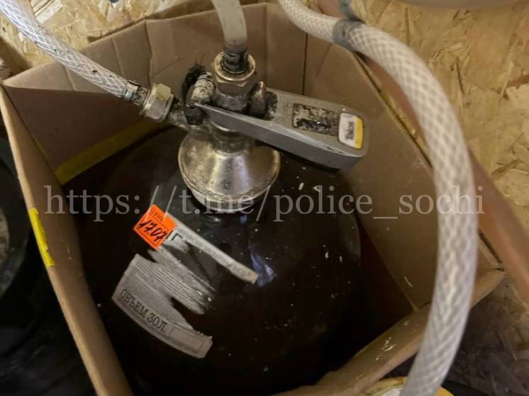 Сочинские полицейские изъяли более 300 литров контрафактного алкоголя за два дня