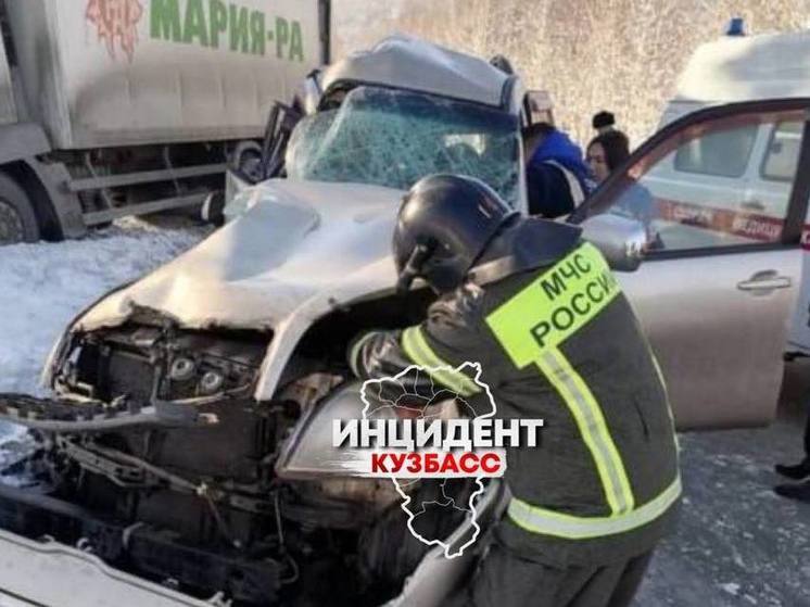 ДТП с фурой и внедорожником на кузбасской трассе оказалось смертельным
