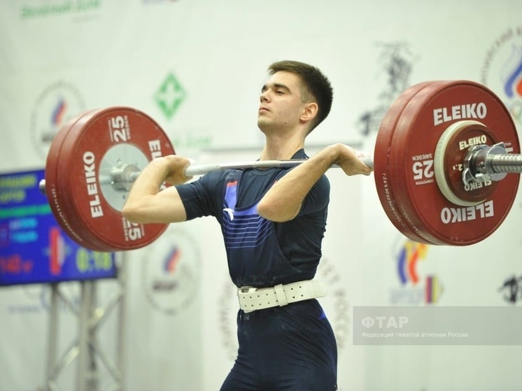 Четыре юношеских рекорда России по тяжёлой атлетике установил сочинец