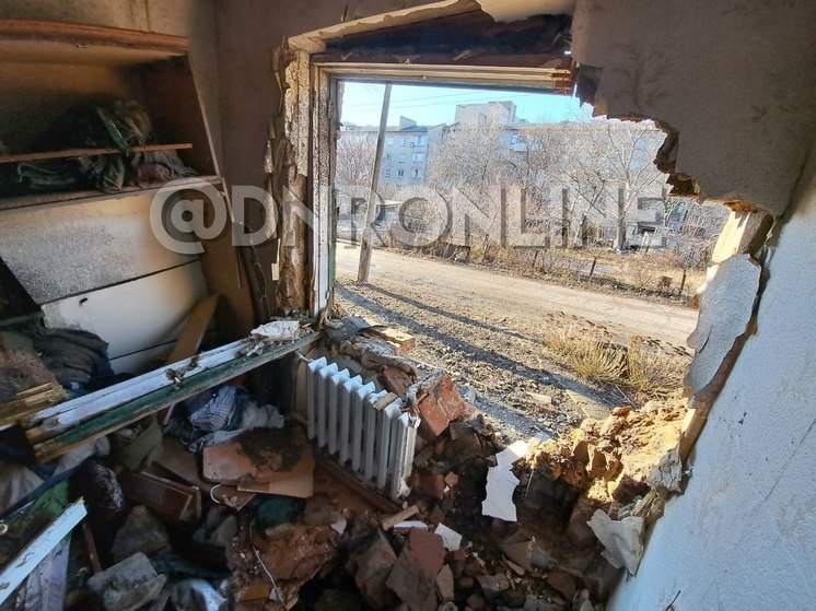 Школа, больница, магазины и жилые дома попали под обстрел ВСУ в Донецке