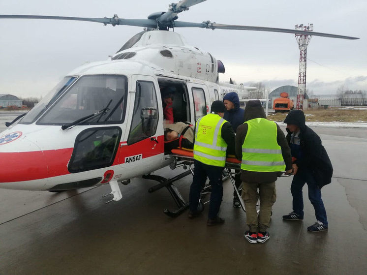 Пострадавшего в лесу кузбассовца пришлось эвакуировать на вертолете