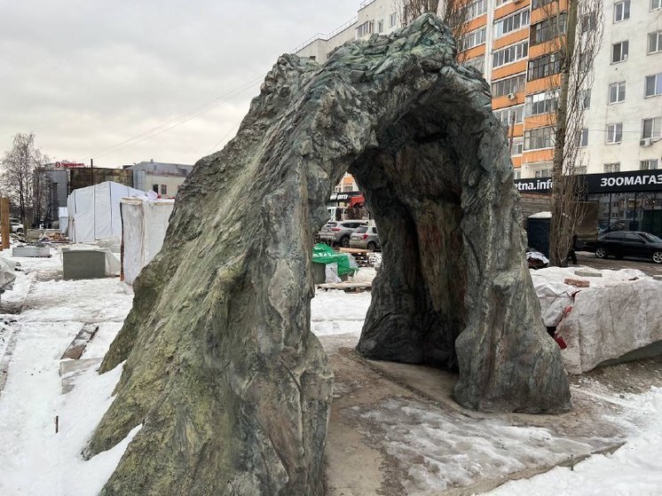 Ратмир Мавлиев показал в соцсетях новые миниатюры в сквере у Театра кукол