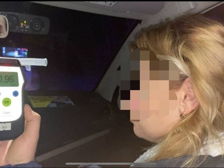 В Тюменской области сотрудники ДПС остановили пьяную автоледи