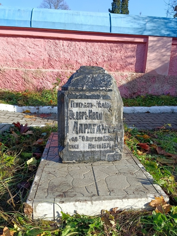 В Орле на воинском мемориале установили памятник генералу Фёдору Дарагану