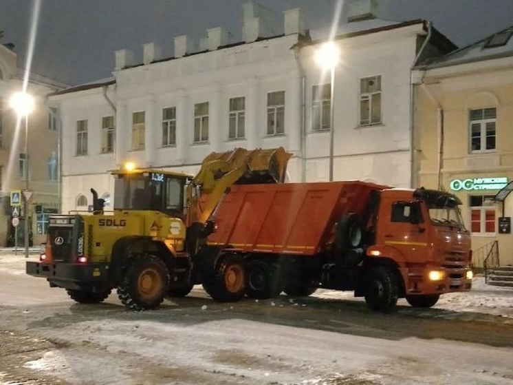 Уборкой Тулы занимаются 320 рабочих и около 160 единиц техники