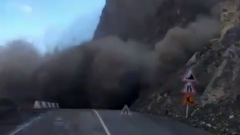 В Дагестане горное шоссе завалило камнями: видео