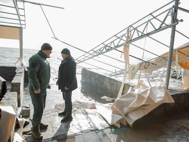 Порядка 150 специалистов задействованы в расчистке улиц Мариуполя