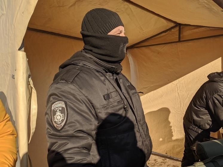 Полицейские пресекли незаконный оборот контрафактного алкоголя и сигарет в Соколе