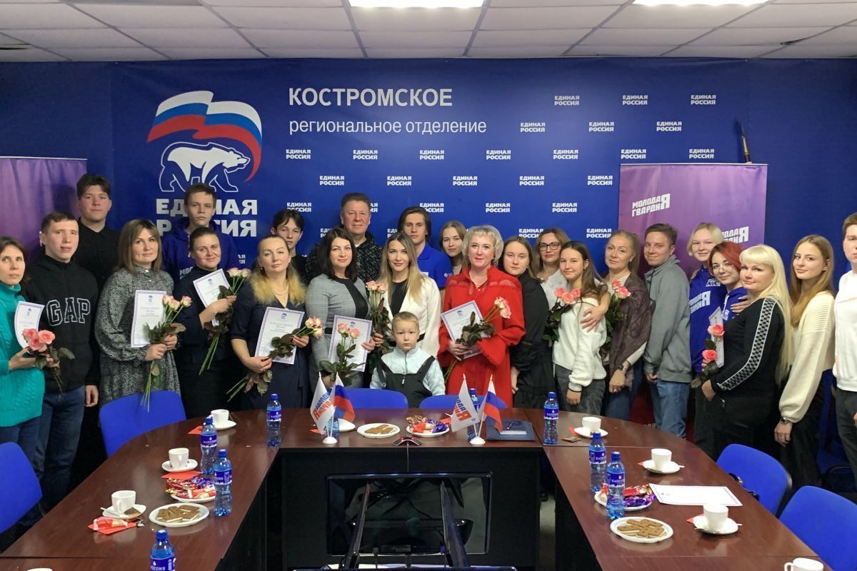 Региональный штаб «Молодой Гвардии Единой России» в День матери традиционно встретился с мамами молодогвардейцев