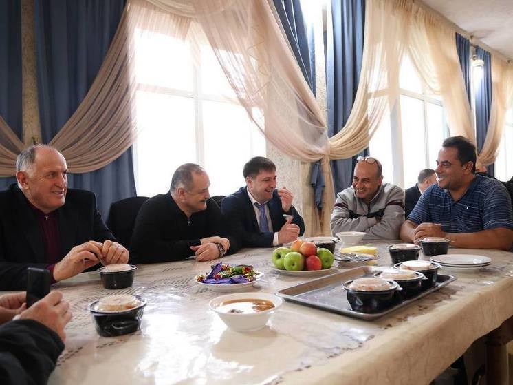 Глава Дагестана встретился с палестинскими переселенцами