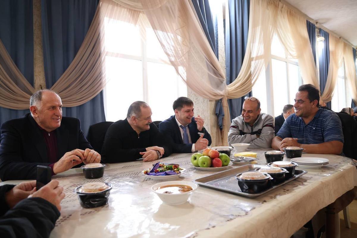 Глава Дагестана встретился с палестинскими переселенцами