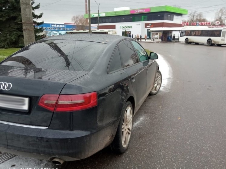 В Великом Новгороде за долги арестовали автомобиль Audi A6