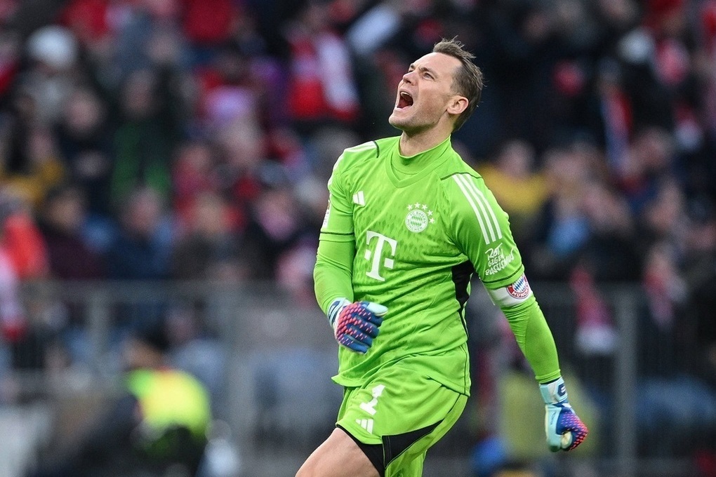 «Бавария» продлила контракт с Нойером