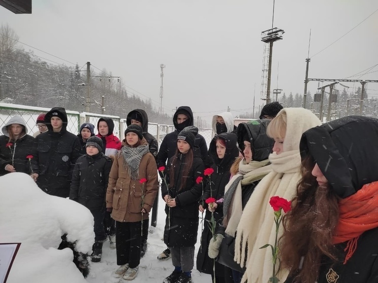 В Тверской области почтили память погибших при крушении "Невского экспресса"