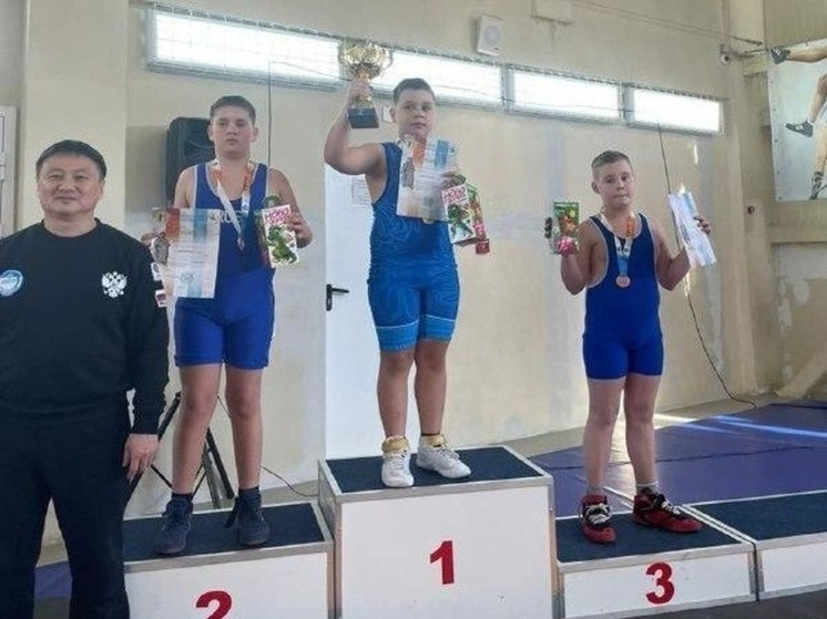 Сахалинец завоевал серебряную медаль на соревнованиях по греко-римской борьбе в Хабаровске