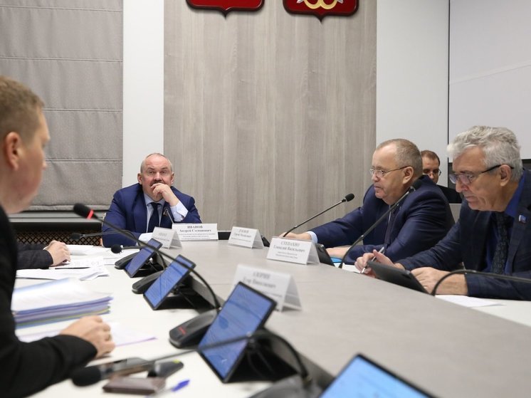 В Мурманской областной думе прошло заседание под председательством Андрея Иванова