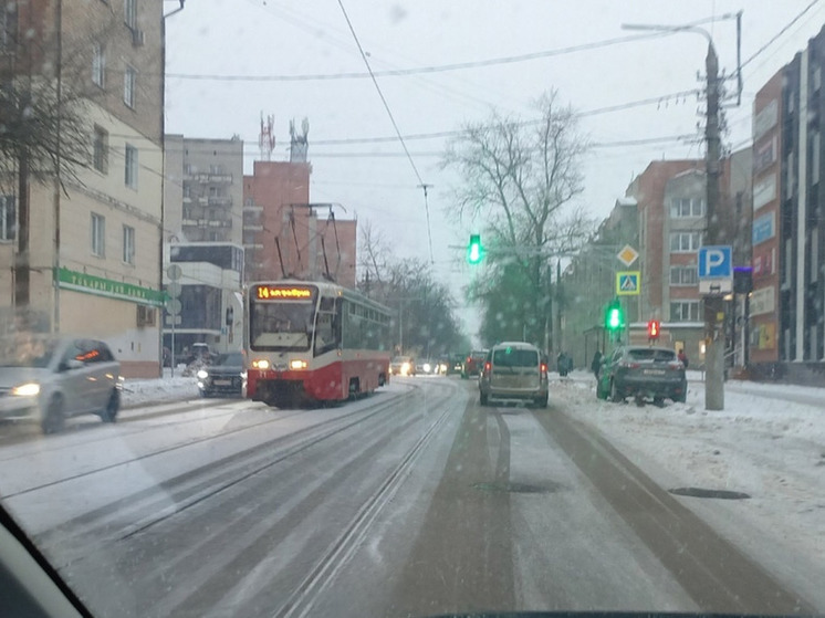 В Туле на отремонтированной улице Оружейной остановились трамваи