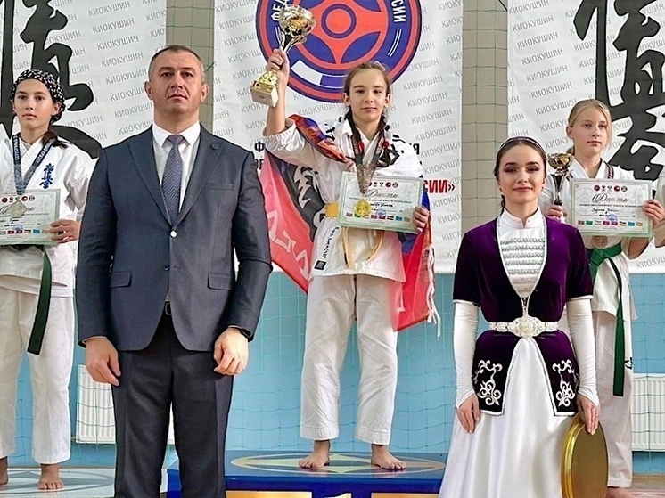Школьница из Новошахтинска стала чемпионом ЮФО по контактному каратэ