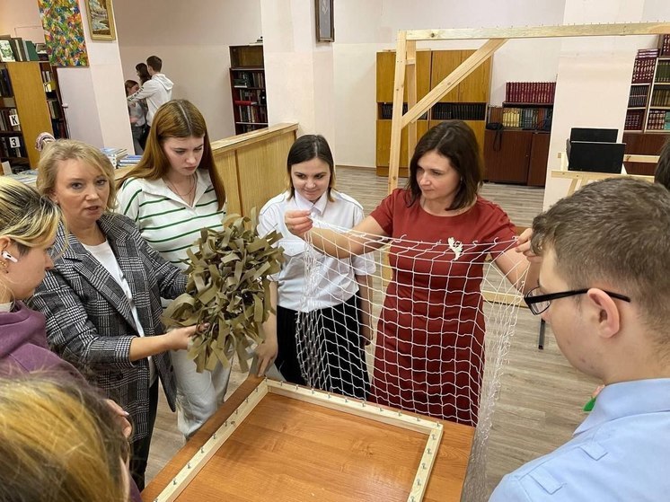 Непростые маскировочные сети для СВО плетут каширские добровольцы