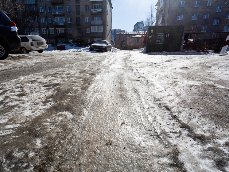 Тротуары в Томске обещают посыпать песком
