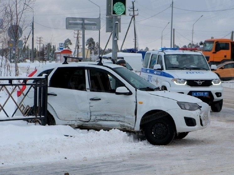 В Муравленко при ДТП на перекрестке пострадала пассажир отечественной легковушки