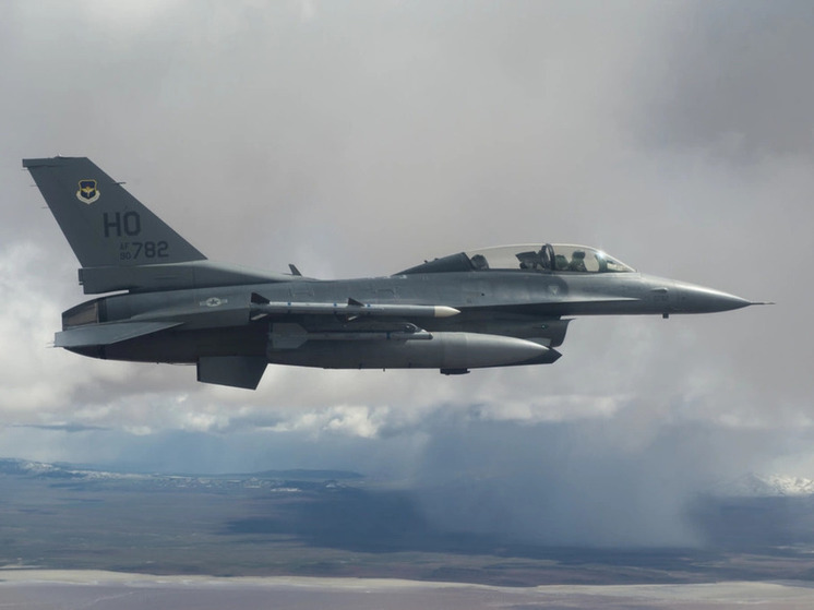 Столтенберг: поставка Киеву F-16 не изменит кардинально ситуацию на фронте