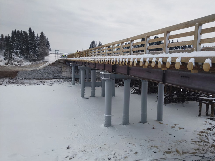 В Мезенском округе возвели новый мост через реку Сова