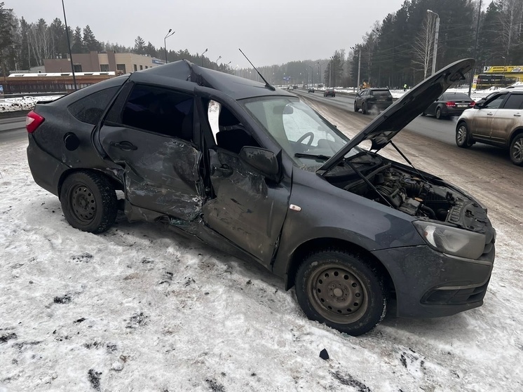 На Северо-Западе Челябинска в аварии пострадал мужчина