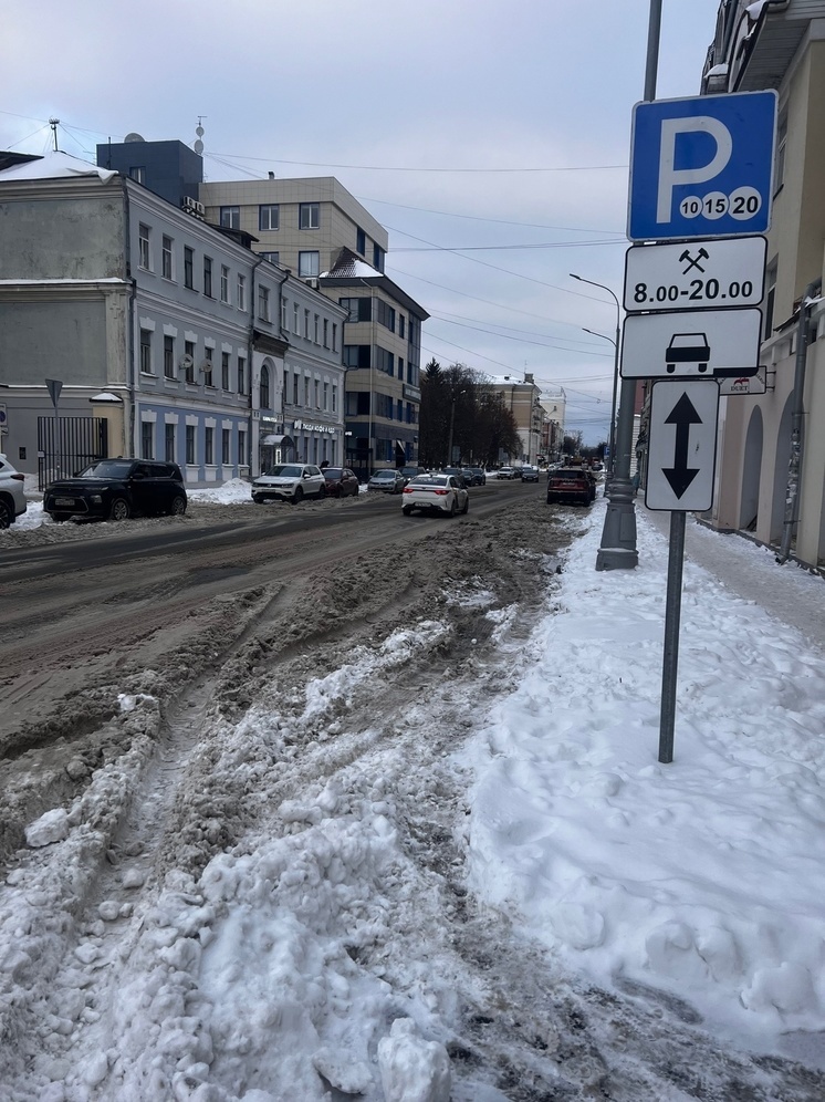 В центре Твери платные парковки усыпаны снегом