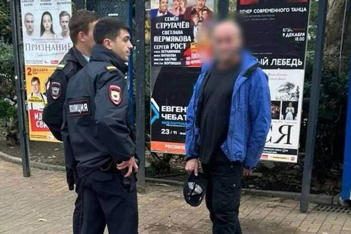 Полицейские Центрального района Сочи уговорили мужчину не совершать необдуманный поступок на мосту