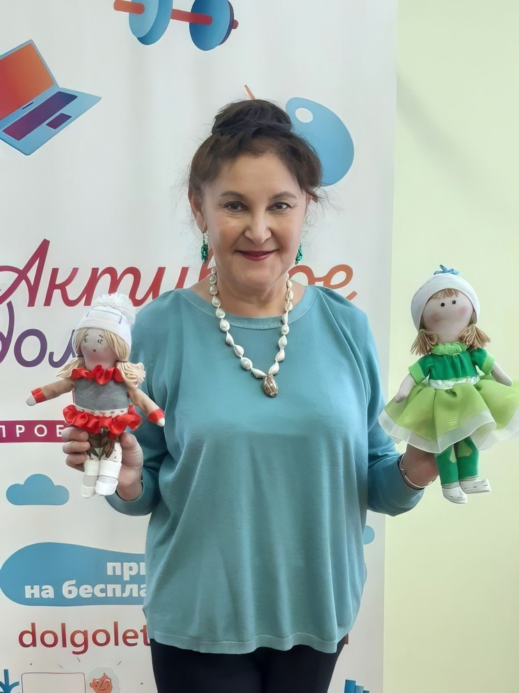 Серпуховские долголеты участвуют в выставке поделок