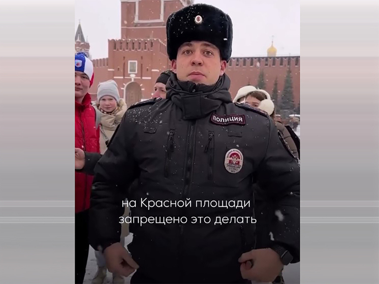 Еще двух россиянок с икрой задержали на Красной площади