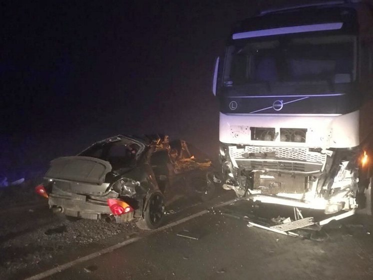 В ДТП с фурой у села Меловое один человек погиб и один пострадал