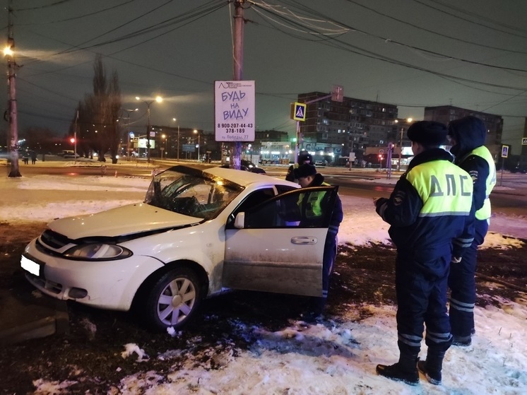 Водитель Chevrolet Lacetti пострадал в аварии в Каменске-Уральском