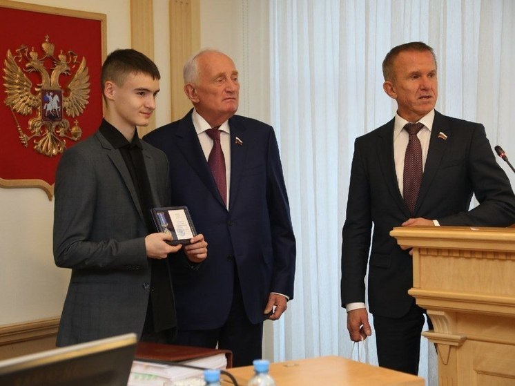 Два томских сенатора вручили медали СФ «За проявленное мужество» детям-героям