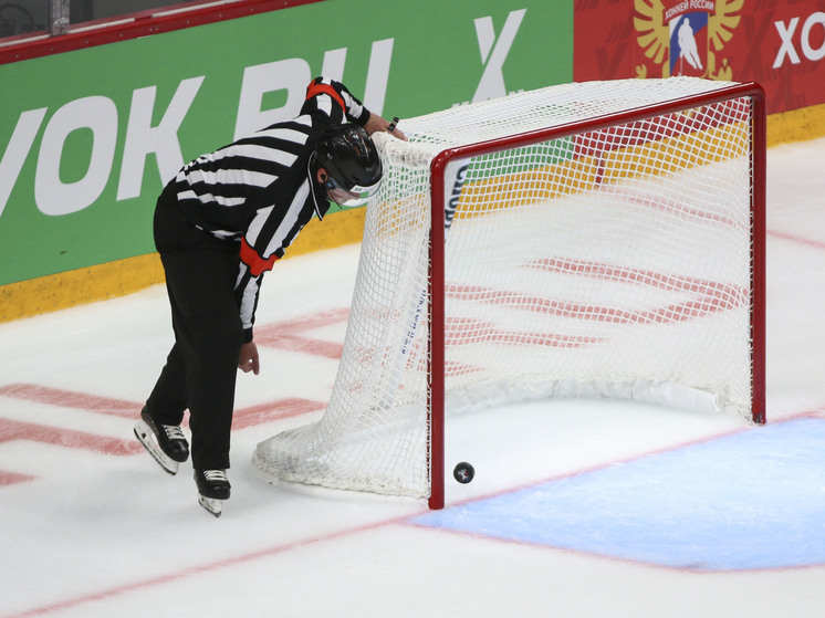 Россиянин одолел канадца в драке во время матча НХЛ