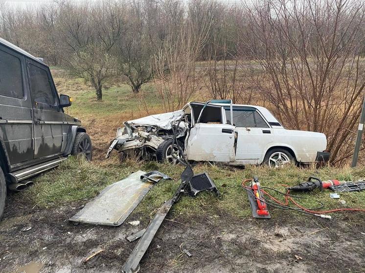 На Дону в аварии с «Гелендвагеном» погиб пенсионер и пострадала его внучка