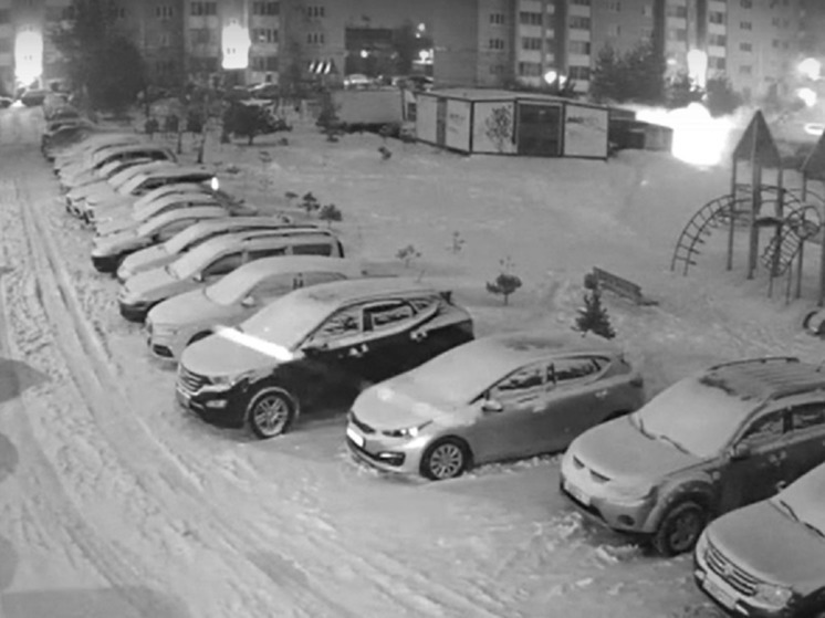 На камеру попал ночной поджигатель автомобиля на Склизкова в Твери