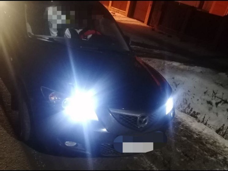 Молодой гонщик на Mazda был остановлен автоинспекторами в Тюменской области
