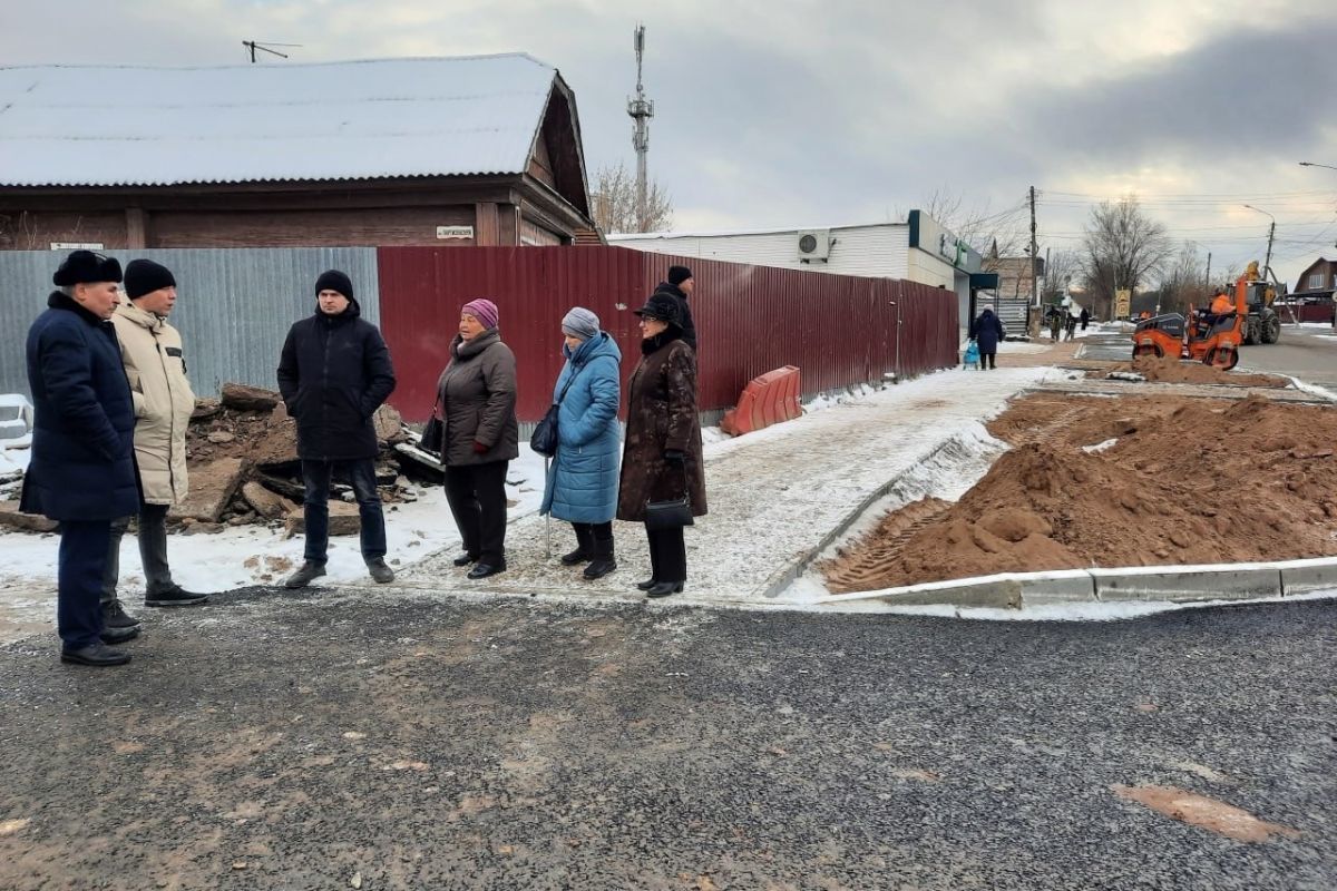 Сергей Деменков вместе с активными жителями округа оценили комплексный ремонт улицы Космонавтов в городе Костроме