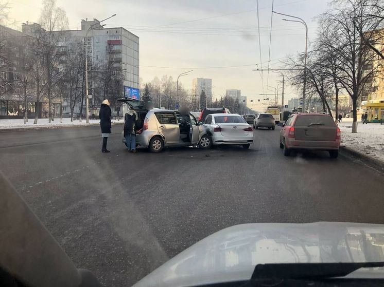 ДТП с участием трех автомобилей произошло в Новокузнецке