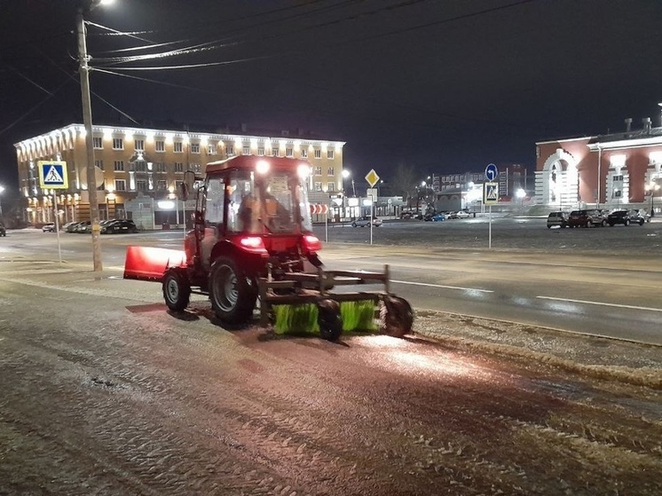 Ночью улицы Курска чистили от снега 47 единиц техники