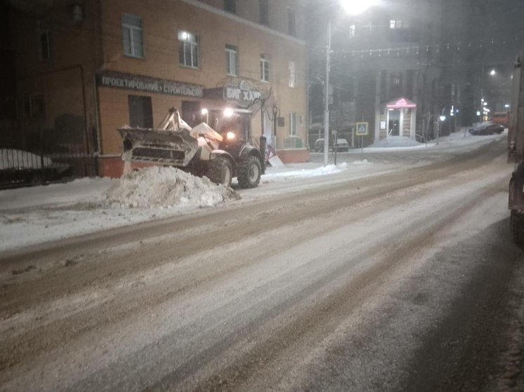 В Рязани мешающие уборке снега машины ГАИ отправляет на спецстоянку