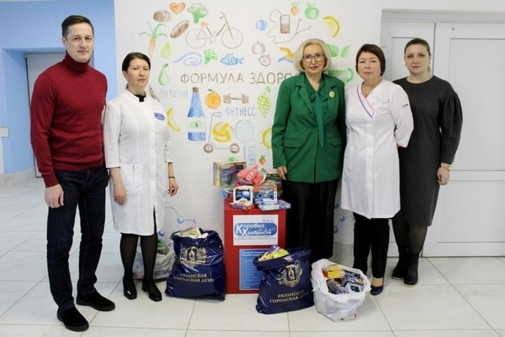 Депутаты гордумы передали игрушки в больницы Рязани